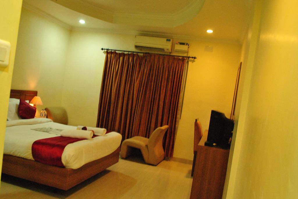 Hotel Sona'S Tiruchirappalli Exteriör bild